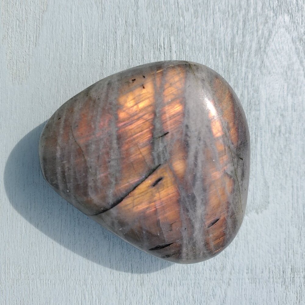 Labradorite Mini Palm Stone Copper Flash (L115)